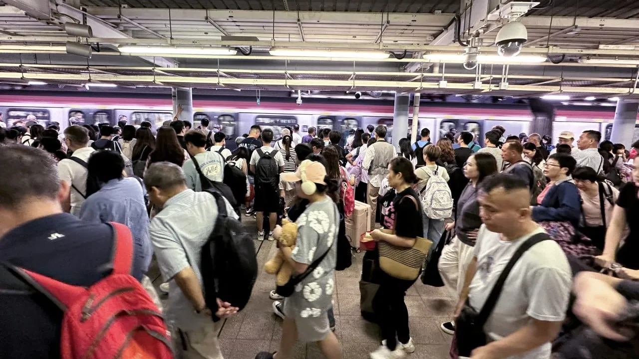 重阳节过后，繁忙的口岸标志着香港的旅游业