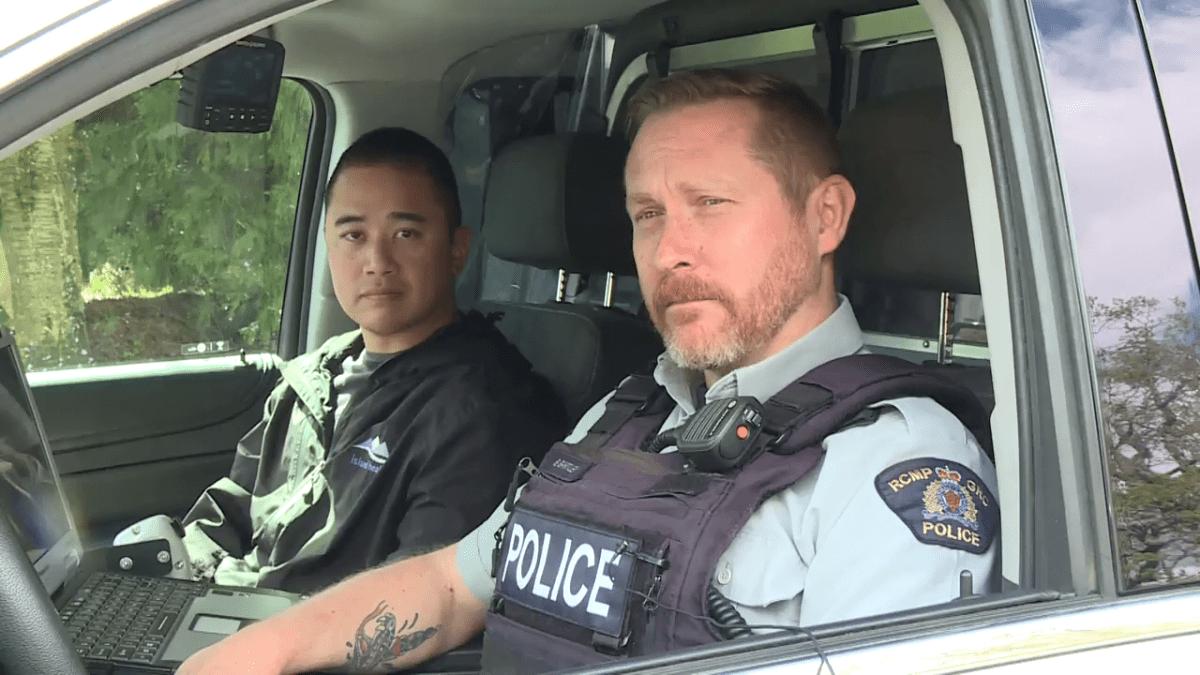 随着皇家骑警退出首都-地区一体化部队，地区警务辩论爆发