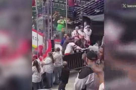 胡伯多梅开二度,帮助卡尔加里火焰队3-1击败圣何塞鲨鱼队